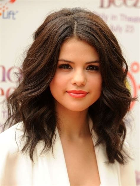 20 Selena Gomez Hairstyles Popular Haircuts