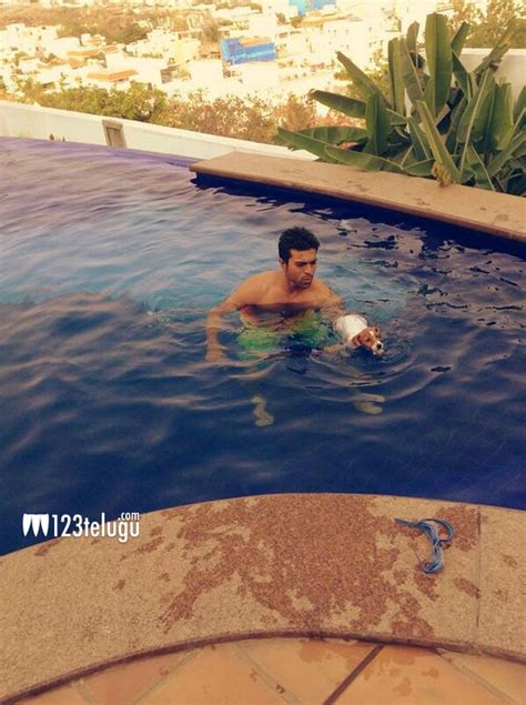Последние твиты от team ramcharan (@alwayzramcharan). A Photo Moment : Charan swimming with his pet | 123telugu.com