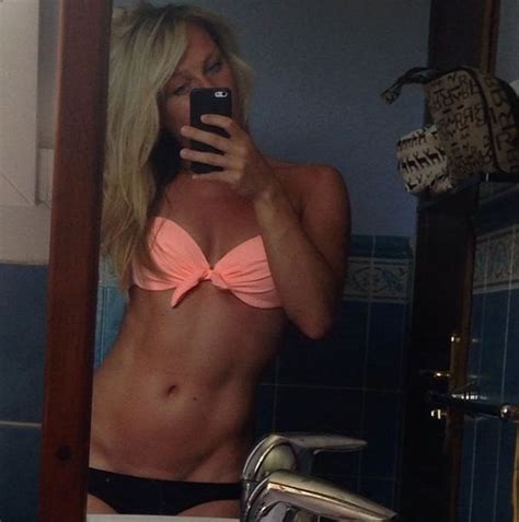 25 Of The Sexiest Selfies Of 2014 According To The Mirror Flavourmag