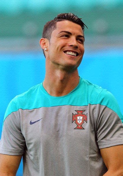 Ronaldo haircut in november 2010. 75 Amazing Cristiano Ronaldo Haircut Styles - 2019 Ideas