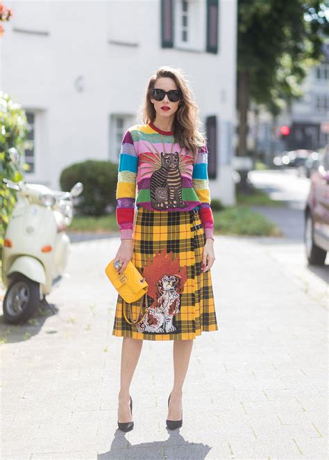 16 Ways To Slay The Maximalist Street Style Trend Street Style Trends