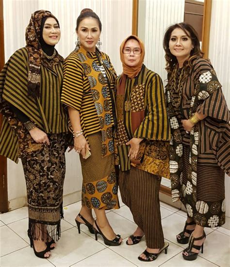Pin Oleh Lala Gozali Di Lurik Pakaian Wanita Busana Batik Model Baju Wanita