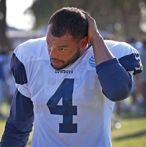 dak prescott won t kneel during the national anthem and he shouldn t get attacked for his decision