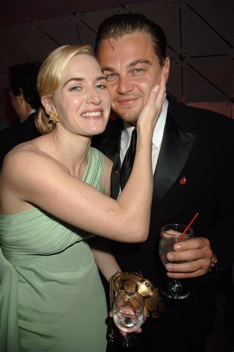 Ödülü alırken yaptığı konuşmada, seyircilerin arasında oturan leonardo dicaprio'ya çok özel ve güzel sözler söyledi. Kate Winslet and Leonardo DiCaprio - Leonardo DiCaprio's ...