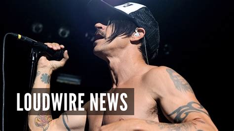 Red Hot Chili Peppers Anthony Kiedis Rushed To Hospital Youtube