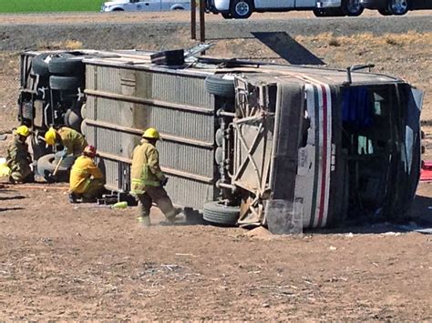 Deadly Bus Crash Outside Blythe California Near Arizona Border Cbs News