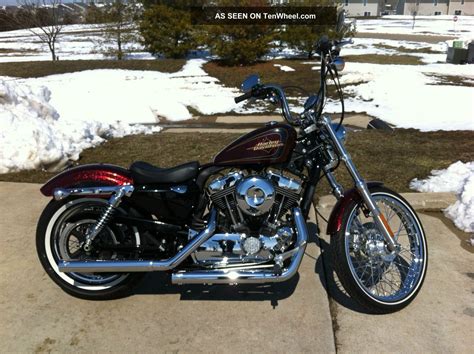 White diamond solo sprung saddle. 2012 Harley - Davidson Seventy Two Xl1200v