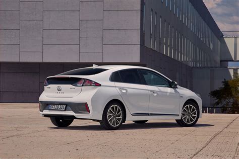 Features for comfort & convenience include smart entry, electronic control unit (ecu), air conditioner, power windows front, rear power windows, automatic air conditioner. 續航力提升至 294 km，小改款 Hyundai IONIQ Electric 南韓/歐洲同步亮相 ...