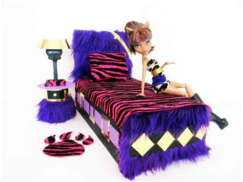 Clawdeen wolf, the daughter of werewolves, is fiercely fashionable wearing her signature purple and animal print. How to make a Clawdeen Wolf Doll Bed Tutorial/ Monster ...