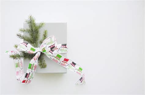 12 Eco Friendly Alternatives To Wrapping Paper Easy Mom Ts Ts