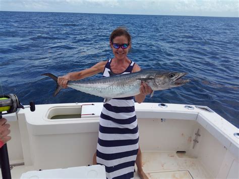 Look through examples of fish translation in sentences, listen to pronunciation and learn grammar. Kingfish | Stuart FL Charter Fishing - Reel Busy Charter