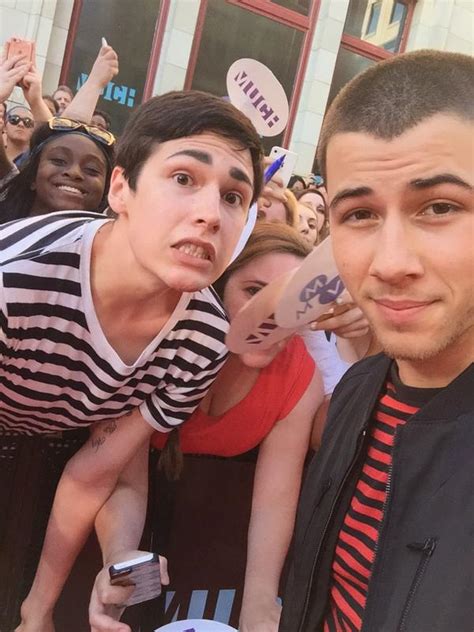 These Mmvas Fan Selfies Are Actually The Best J 14 Magazine Scoopnest