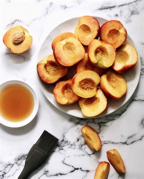 Recette Facile De P Ches Grill Es Avec Cr Me La Vanille Et L Rable Grilled Peaches