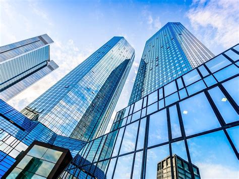 Öffnungszeiten der deutsche bank in frankfurt am main. Fast auf Ramsch-Niveau: Ratingagentur Moody's wertet ...