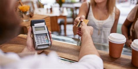 บัตรเครดิต-เดบิต จ่ายแบบไหนตอบโจทย์ผู้บริโภคที่สุด