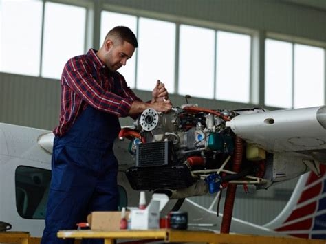 How To Become Aircraft Maintenance Engineer