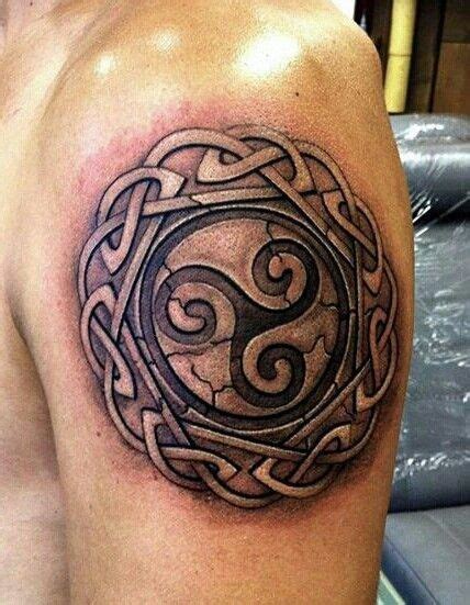 Cool Celtic Knot Tattoo On Shoulder Tattooimages