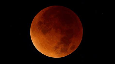 For a total eclipse to occur, the sun, moon and earth must be in a direct line. Eclipse Ecuador GIFs - Find & Share on GIPHY