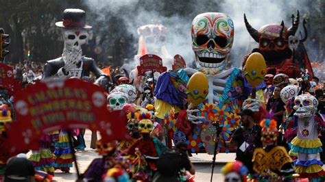 Mexicos Day Of The Dead Parade Pays Tribute To Quake Victims The New