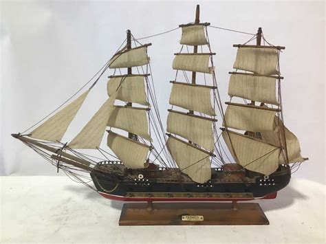 Wooden Model Ship ”fragata Siglo Xviii” Lock Up Props