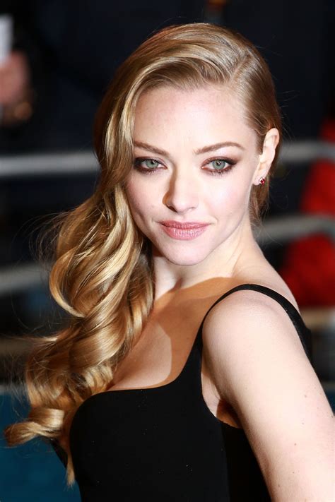 Just before the photo of her long bob, seyfried posted a shot of her dog finn wearing a hairpiece, which. Pin by Ieva Cesn on Amanda Seyfried | New year's eve hair ...