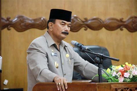 This edition was published in 1995 by sekretariat dprd dki jakarta in jakarta. Wakil Bupati Hadiri Dua Paripurna Tentang Raperda ...