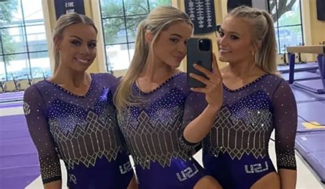 Olivia Dunne Shows Off Her Curves While Posing With Lsu Teammates In