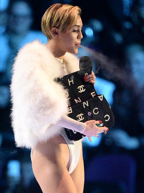 She Lit Up A Cigarette On Stage Miley Cyrus Ten Ways She Owned