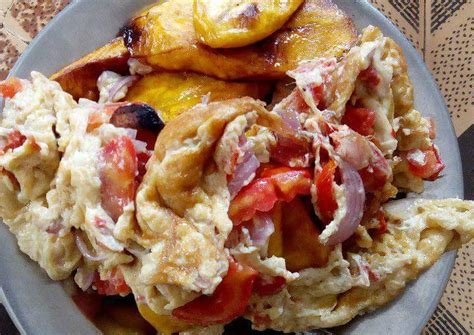Fried Plantain With Fried Eggs Recipe By Kenechukwu Cookpad