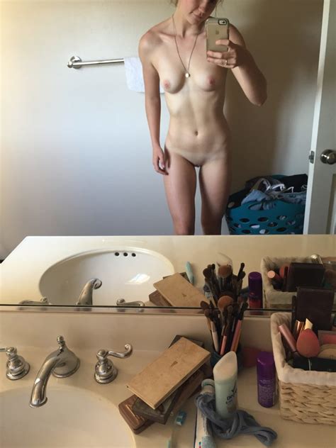 Mackenzie Lintz Nude Pics Página 1