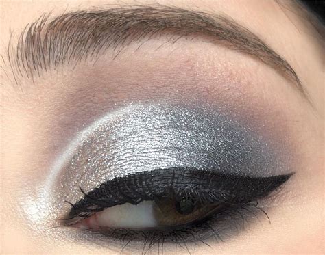 40 Glamorous Silver Grey Eye Makeup You Are Sure To Love Grey Eye
