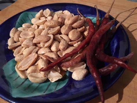 How hot are dried red chilies? cacahuate y chile de árbol jcn - Jaliscocina