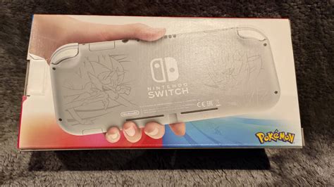 Unboxing De La Switch Lite Édition Zacian And Zamazenta Les Photos