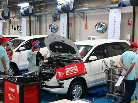 Tips Servis Mobil Di Bengkel Resmi Plus Keuntungannya Daihatsu Bogor