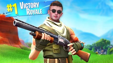 Getting The Epic Victory Royale In Fortnite Live Youtube