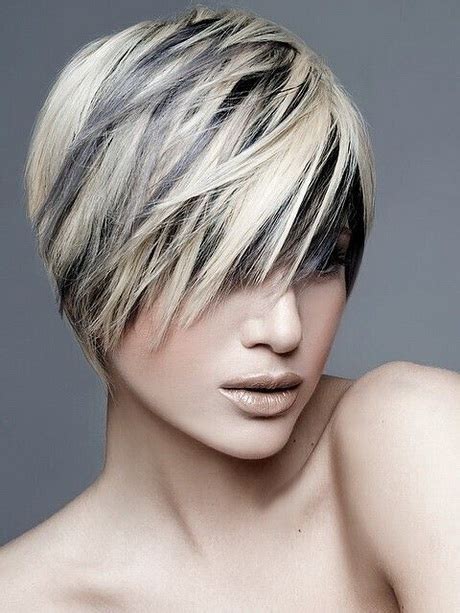 To rock this hairstyle, you need medium hair length. Short hairstyles w highlights