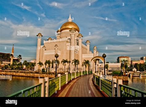 Sultan Omar Ali Saifuddin Mosque Hi Res Stock Photography And Images