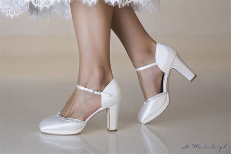 Scarpe per sposa e mamma della sposa. scarpe da sposa tacco largo on line 10 cm collezione 2019Sposatelier