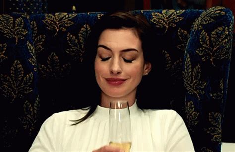 Anne Hathaway Gif GIFs Tenor