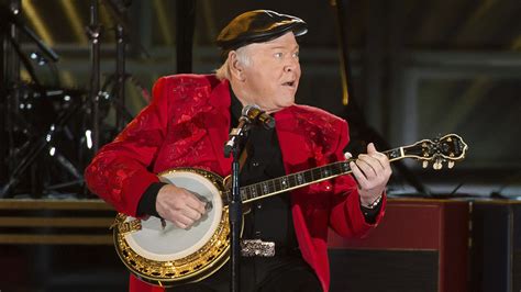 Roy Clark, country music singer, guitarist and 'Hee Haw' star, has died