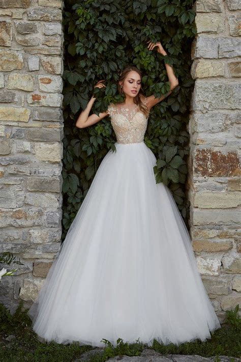 Jun 02, 2021 · zum ersten mal seit 25 jahren wird das hochzeitskleid von prinzessin diana im londoner kensington palast ausgestellt. Collection 2019 Bridal Dress Wedding Dress Hochzeitskleid ...