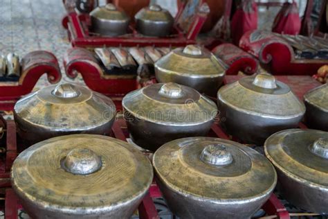 Gamelan Instrumentos De Música De Percusión Tradicionales Del Balinese