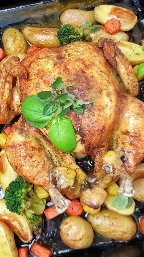 Ganzes Hähnchen Poularde aus dem Ofen