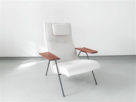 The 15 chairs will be exhibited at heal's on london's tottenham court road from today before being auctioned online between 1 and 21 august 2019. Robin Day Reclining chair for Hille, UK 1952 - Visavu Design