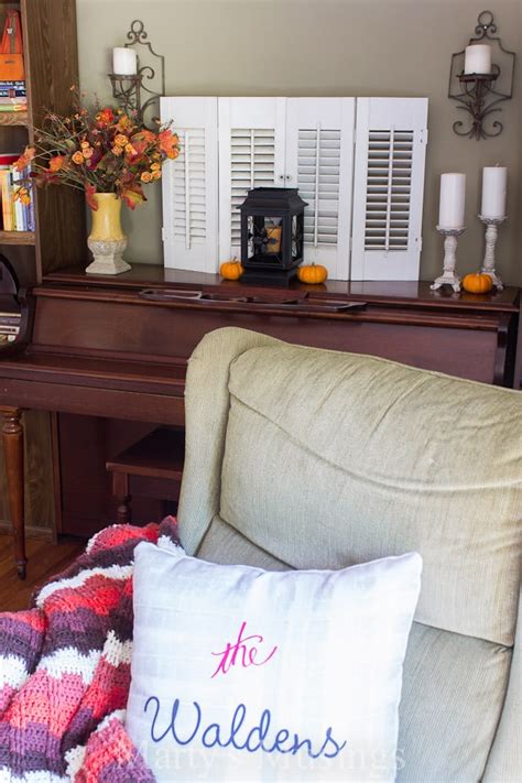 Simple ways to display decor items using the method of creating vignettes. Simple Fall Vignette