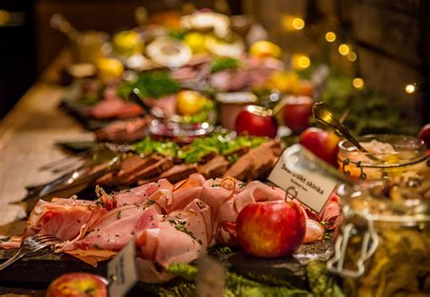 If you're hosting christmas dinner 'round at yours, we've made it easy to choose your menu and prepare the. Christmas Dinner 2018 - Stockholm archipelago | Stromma.se