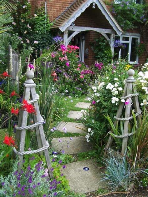 40 Brilliant Ideas For Stone Pathways In Your Garden Landscaping Water Feature Small Front Yard