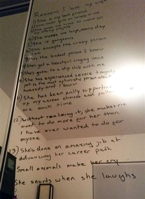 Aviomies kirjoitti peiliin syitä miksi hän rakastaa vaimoaan joka