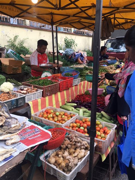 Selain dari produk segar khas yang ditawarkan di beberapa pasar malam di kuala lumpur, kamu juga dapat memanfaatkan pilihan makanan laut. Les marchés nocturnes de Kuala Lumpur (Pasar Malam) | Blog ...