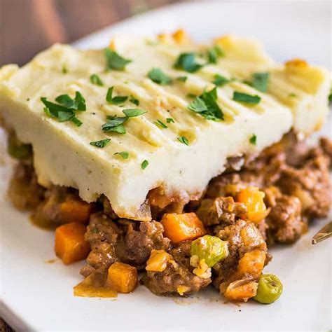 That saucy, deeply flavourful filling, that creamy potato topping, and that awesome golden cheese crust.… while shepherd's pie is. The Best Shepherd's Pie with Ground Beef - Best Round Up Recipe Collections